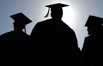 على الأسرة أن تكون الدافع الأول لأبنائها في تحفيزهم على الدراسة الجامعية