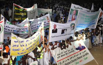 مسيرات مؤيدة للرئيس الموريتاني (أ ف ب)