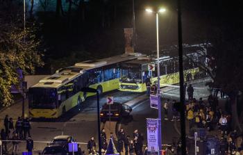 جانب من مكان انفجاري اسطنبول أمس (أ ف ب)