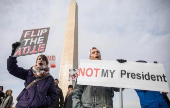 مظاهرة لنشطاء أمريكيون ضد ترامب - (أ ف ب)