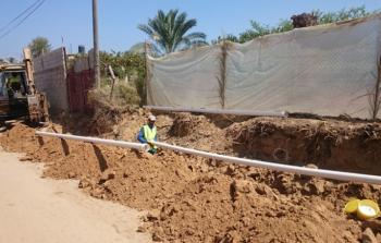 تأهيل الطريق ممول من الصليب الأحمر