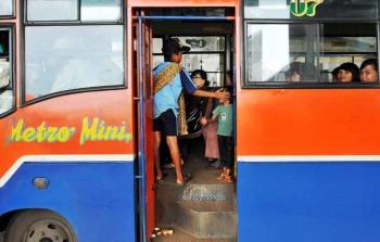 تبلغ أجرة رحلة بالحافلة تستغرق ساعتين عشرة أكواب