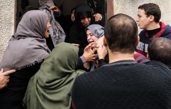 جانب من تشييع الشهيد محيسن (أ ف ب)