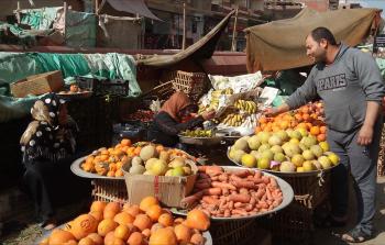 التضخم فاق 34% قبل أن يبدأ رحلة الهبوط (الجزيرة)