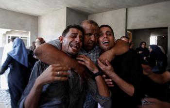 أقارب الشهيد يودعونه بالدموع والآهات (فلسطين)