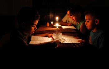 أزمة الكهرباء تلقي بظلالها على غزة (أ ف ب)