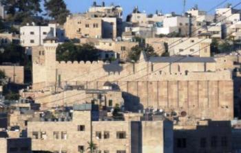 يربط درج قرطبة شمال الخليل بجنوبها