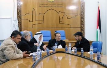 الشيخ خليل خلال اجتماعه في المجلس التشريعي في غزة