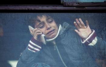 جانب من العمل عبر معبر رفح (أ ف ب)