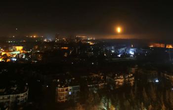 ليلة من القصف العنيف في شرق حلب أمس (أ ف ب)