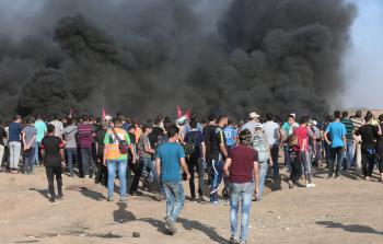 جانب من مشاركة المتظاهرين في جمعة موحدون من أجل إسقاط صفقة القرن - تصوير / محمود أبو حصيرة