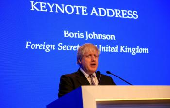 وزير الخارجية البريطاني بوريس جونسون خلال كلمته - الأناضول