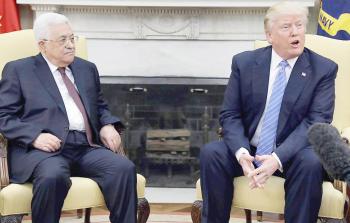 صورة أرشيفية تجمع الرئيس الأمريكي ترامب مع رئيس السلطة محمود عباس 