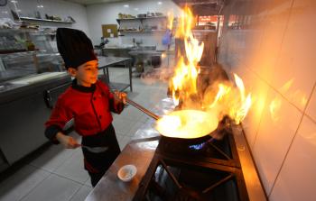 الشيف الصغير محمود أبو ندى     (تصوير محمود أبو حصيرة )