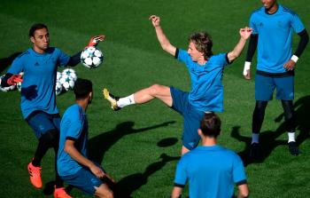 لاعبو ريال مدريد خلال مرانٍ لهم (أ ف ب)