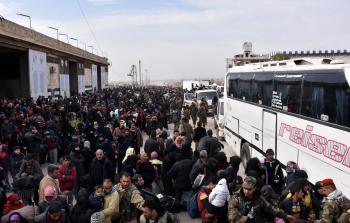  16 ألف شخص نزحوا من الأحياء الشرقية يواجهون أوضاع إنسانية صعبة (أ ف ب)