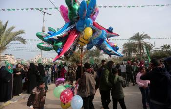 الباعة المتجولون خلال مهرجان الانطلاقة