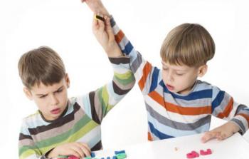  ضرورة تعليم الآباء الأبناء أن يشعروا بهم ويشاركوهم في الجهد والتعب