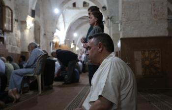 جانب من صلاة التراويح بسوريا أمس (الأناضول)