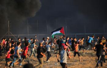 مشاركون في جمعة كسر الحصار (أ ف ب)