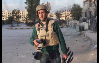 صورة أرشيفية للصحفي ٍ السوري أسامة جمعة الذي قتل في يونيو الماضي 