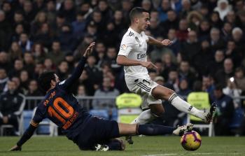 ريال مدريد يعبر فالنسيا (الأناضول)