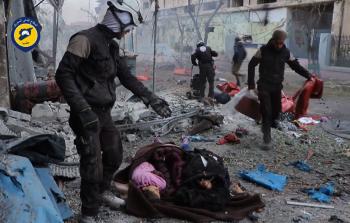 قتلى مدنيون سوريون جراء قصف لقوات النظام في حلب (أ ف ب) 