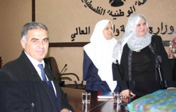 صورة أرشيفية لسمية النخالة (وسط)