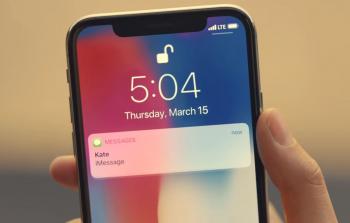 صورة لجهاز آيفون (X)  (أرشيف)