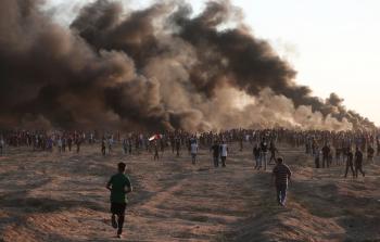 متظاهرون على الحدود الشرقية لغزة (محمود أبو حصيرة)