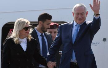 نتنياهو وزوجته لدى وصولهما للهند (أ ف ب)