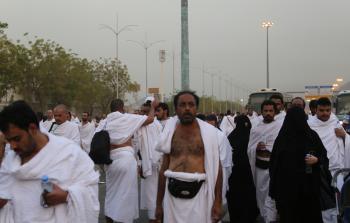 الحجاج يتوافدون إلى صعيد عرفات (تصوير/ الأناضول)