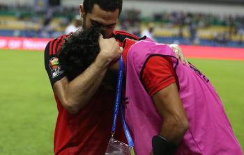 فرحة لاعبي مصر إثر فوزهم على بوركينا فاسو أمس (الأناضول)