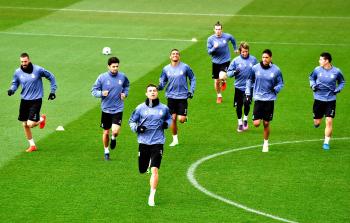 جانب من تدريبات ريال مدريد اليوم (أ ف ب)