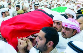 صورة أرشيفية لوصول جثث الدبلوماسيين الإماراتيين القتلى إلى أبو ظبي