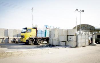 الاحتلال يواصل الإمعان في تضييق الخناق على القطاع من خلال التحكم في إدخال البضائع