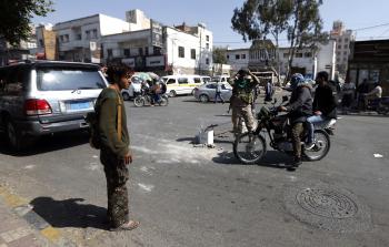 نقطة تفتيش للحوثيين باليمن (أ ف ب)