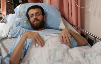 صورة أرشيفية للصحفي الأسير محمد القيق