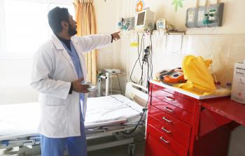 استمرار أزمة الوقود يهدد المنظومة الصحية بالقطاع (تصوير / محمود أبو حصيرة )