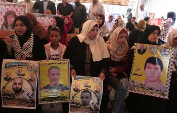 جانب من الاعتصام الأسبوعي لأهالي الأسرى 