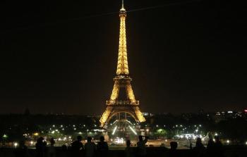 السياح عادة ما يسارعون لالتقاط الصور