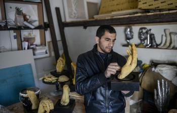 الفنان محمد أبو حشيش (الأناضول)