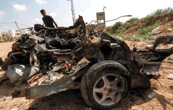 صورة أرشيفية لقصف الاحتلال سيارة مدنية شرق قطاع غزة