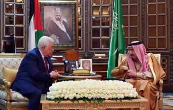 رئيس السلطة محمود عباس خلال لقائه الملك سلمان (أرشيف)