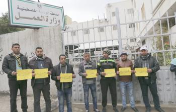 جانب من الوقفة أمام وزارة العمل أمس (تصوير / ياسر فتحي )