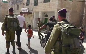 الاحتلال يعتقل طفلاً