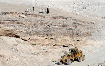 الاحتلال يهدم منشأة فلسطينية (أ ف ب)