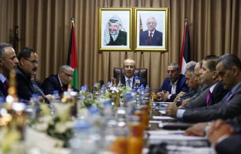 جانب من اجتماع حكومة الحمد الله بغزة (أ ف ب)