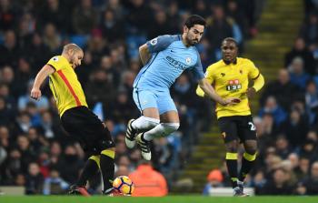 غوندوغان أصيب في ركبته اثر  اصطدامه بالمغربي نور الدين مرابط (أ ف ب)