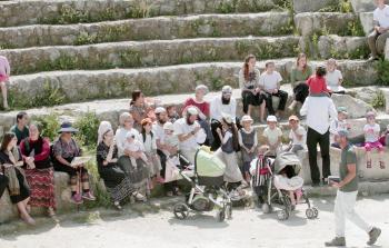 اقتحام عدد من المستوطنين المنطقة الأثرية في سبسطية بنابلس تزامناً مع 